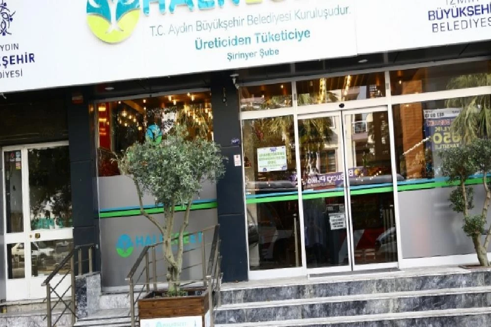 İzmirli vatandaşlar Halk Ege Et’e yoğun ilgi gösteriyor