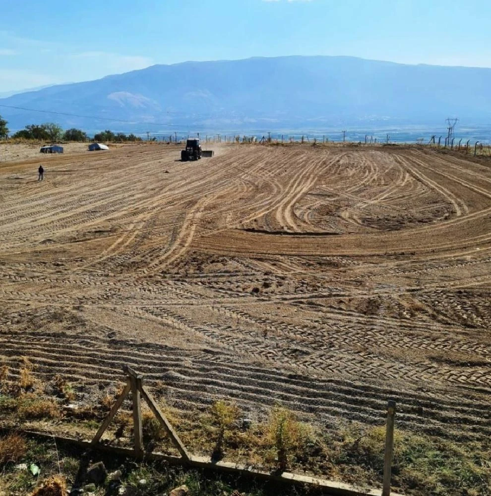 Kuyucak’ta futbol sahası için çalışmalar başladı
