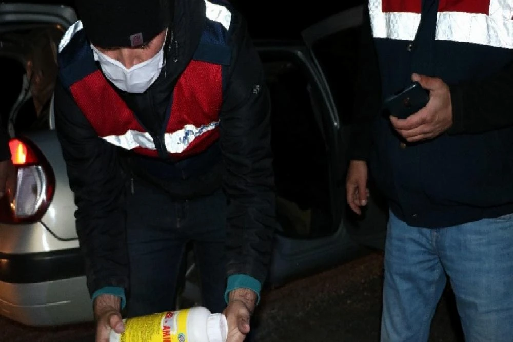 Osmanlı ve Bizans dönemine ait sikkeleri ilaç kutusunda kaçırırken yakalandılar