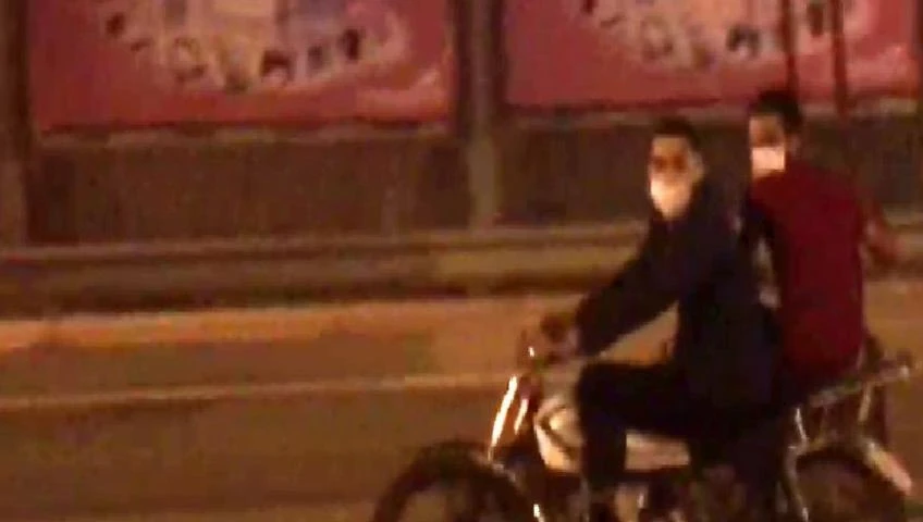 (Özel) Motosiklete binerken maske taktılar, ama kask takmadılar