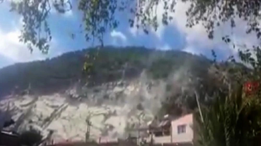 Söke’de deprem sırasında taş ocağından kopan kaya parçaları korkuttu