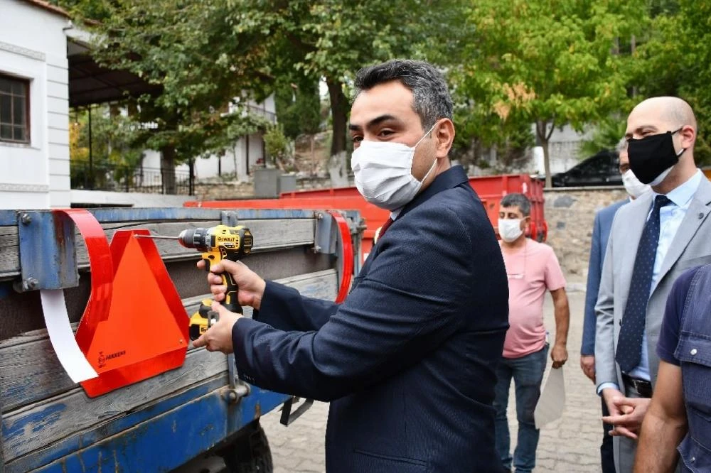 Söke’de tarım ekipmanı sürücülerine “Reflektör Tak, Görünür Ol” denildi