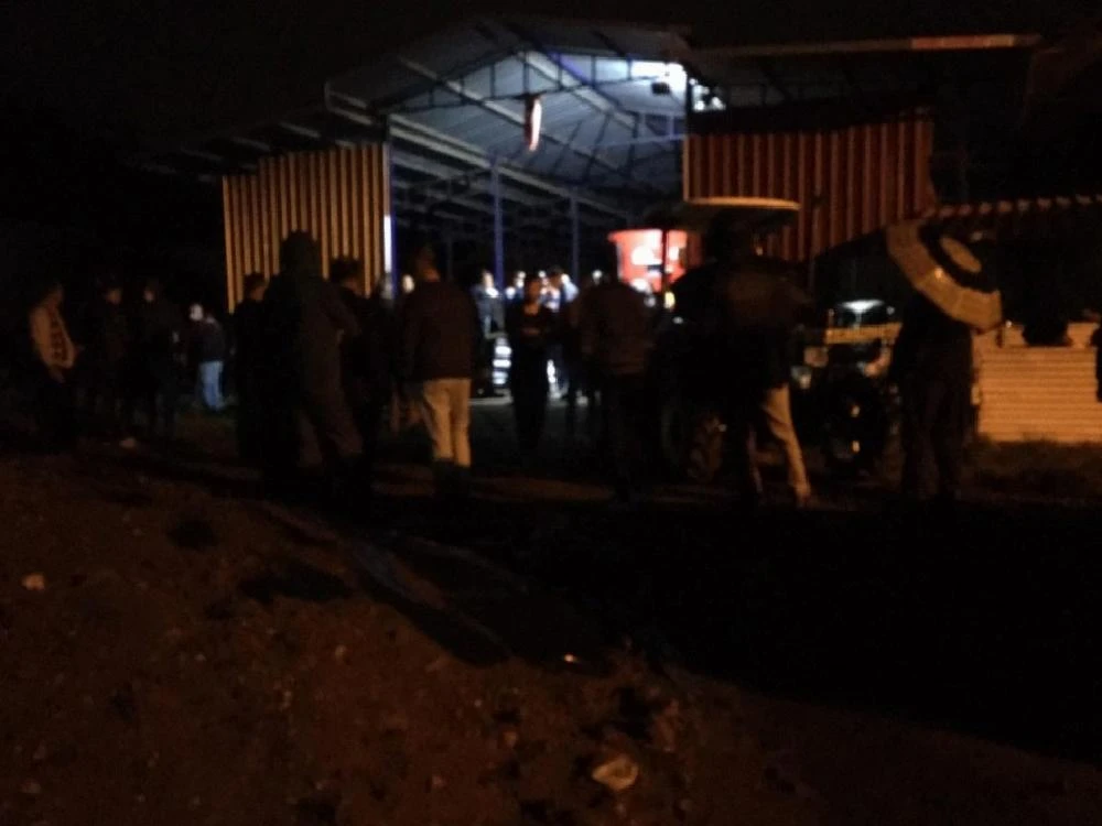 Traktör ile demir kapı arasına sıkışan çiftçi hayatını kaybetti