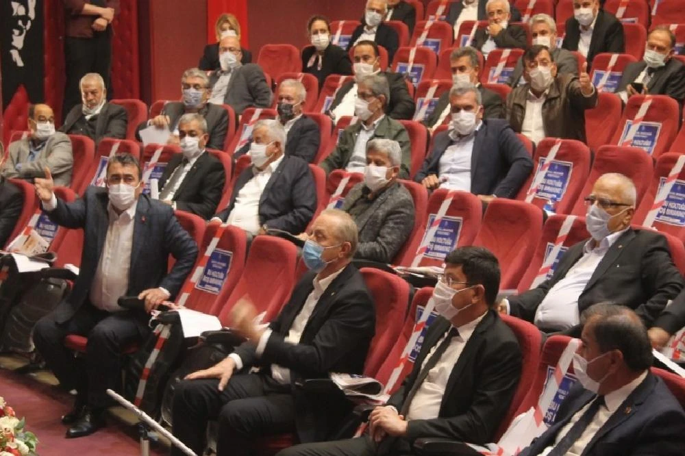 ASKİ Genel Kurulu’nda tansiyon yükseldi