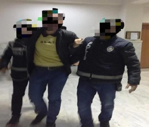 Balkon demirindeki parmak izinden yakalandı