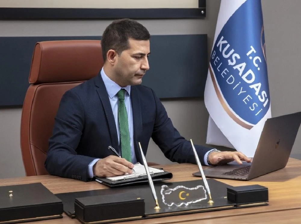 Başkan Günel’den hasarlı binalara girmeyin uyarısı