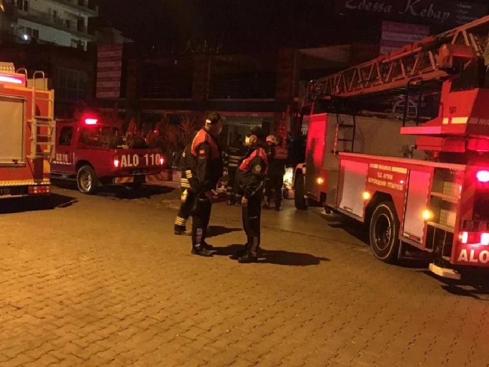 Benzin istasyonunun yanındaki restoranda çıkan yangın korkuttu