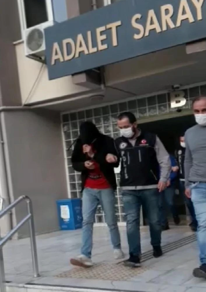 Davetsiz misafir bağımlı değil polis çıkınca, planlar alt üst oldu