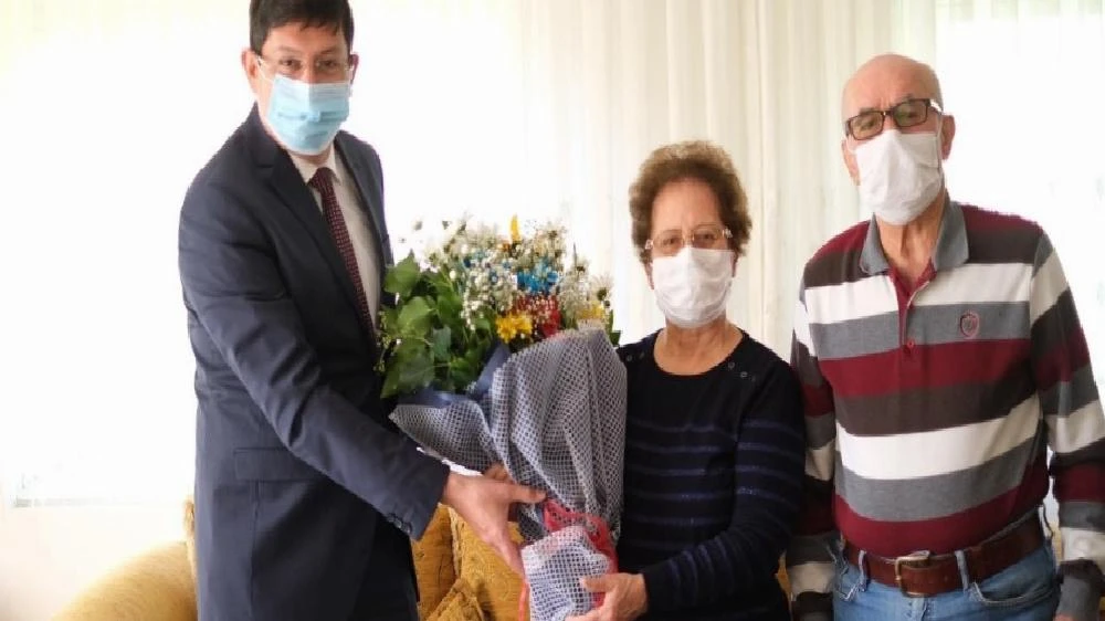 Nazilli Belediye Başkanı Özcan, güne ilkokul öğretmenini ziyaret ederek başladı