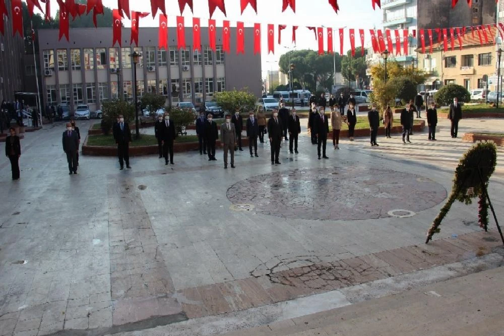 Öğrenciler olmayınca öğretmenler günü buruk kutlandı