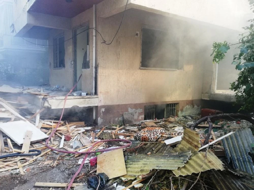 Sigara izmariti, mahalleyi duman altında bıraktı