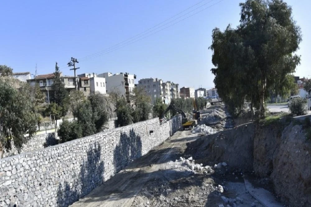 Söke Çayı’nda ıslah çalışmaları devam ediyor