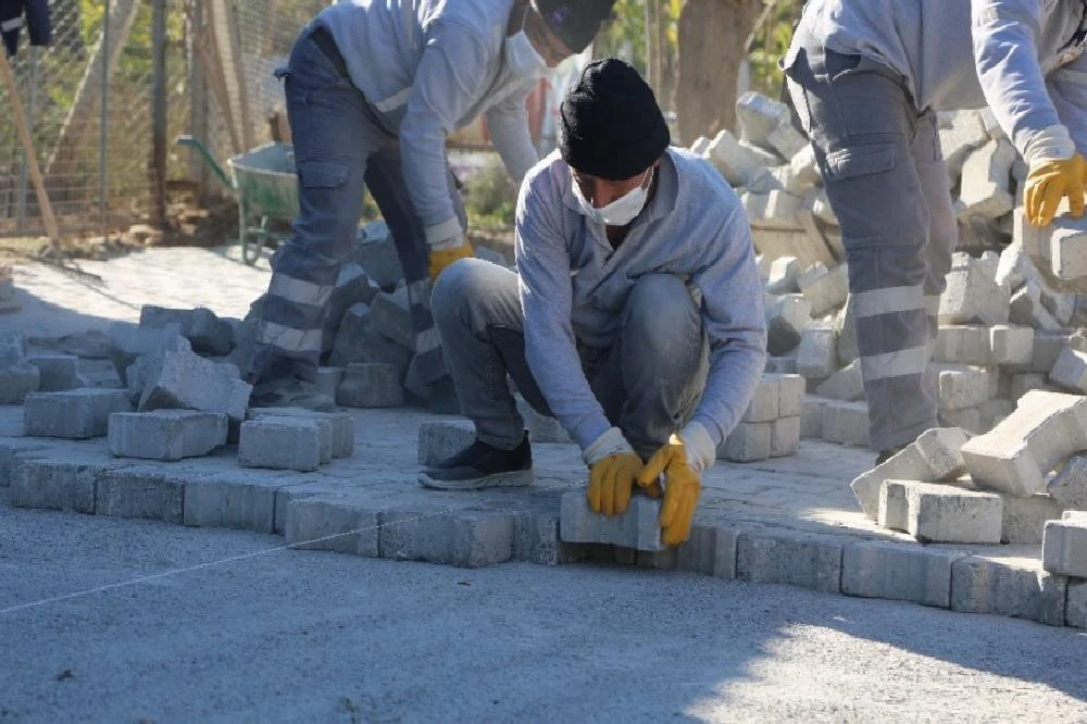Umurlu Mahallesi’nde yol yapım çalışmaları sürüyor