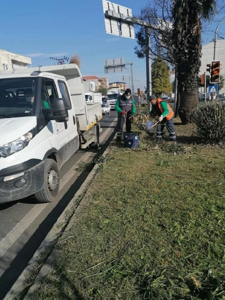Umurlu’da yeşil alan temizlik çalışmaları devam ediyor