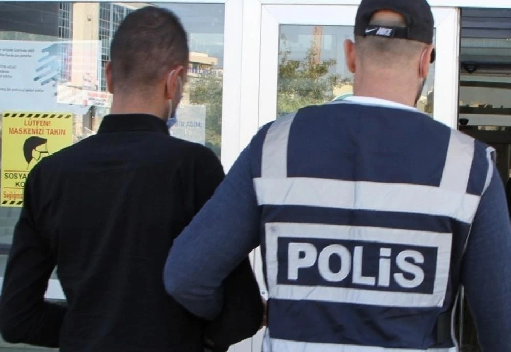 Yağma ve hırsızlık suçundan aranan şahıslar yakalandı
