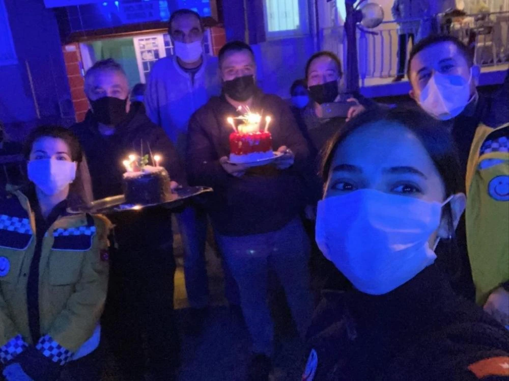 Acil vakaya geldiler, pasta ile karşılaştılar