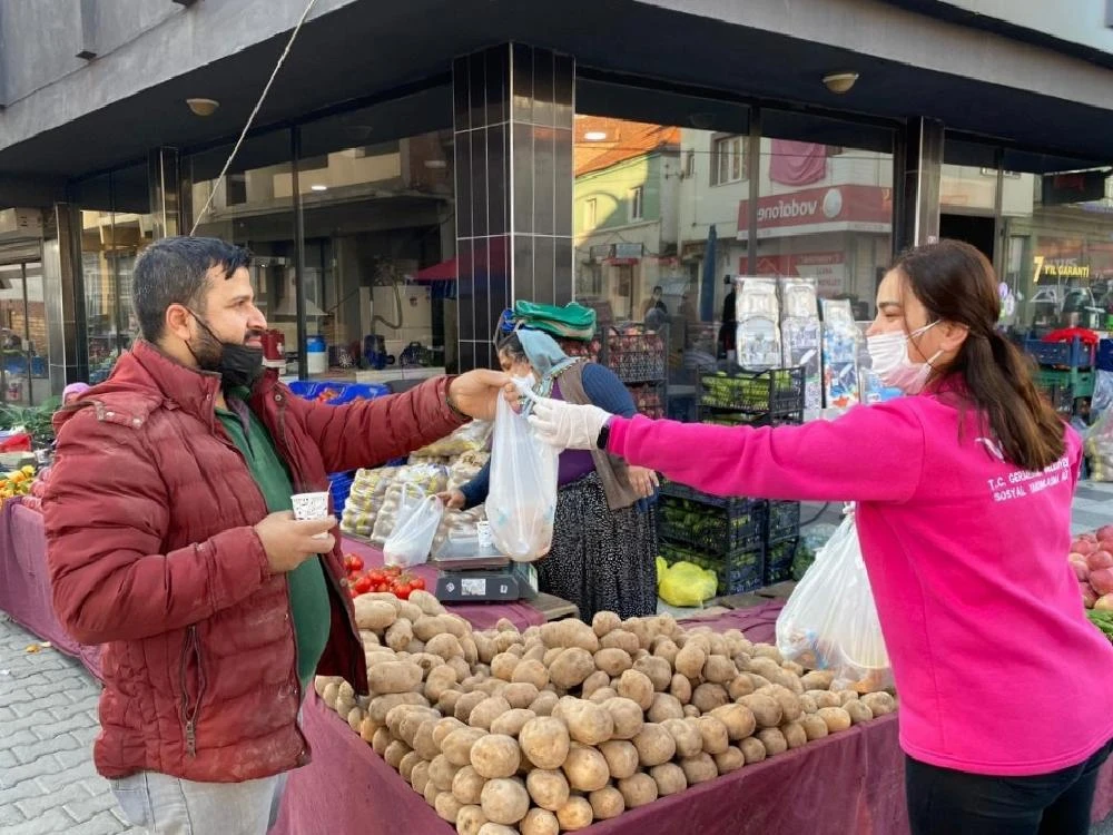 Başkan Öndeş’ten pazar esnafına sıcak çorba ikramı