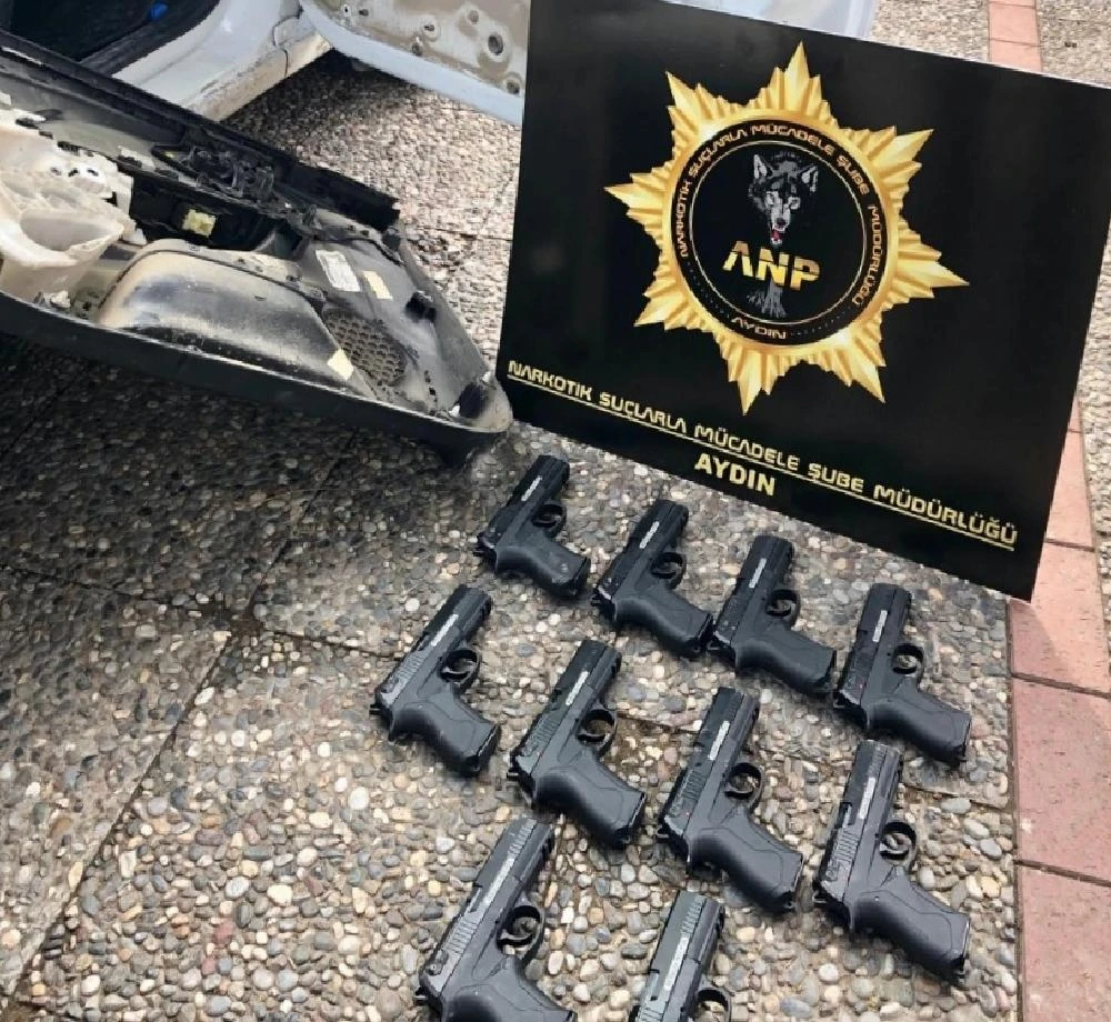 Cephanelik gibi otomobil polise takıldı