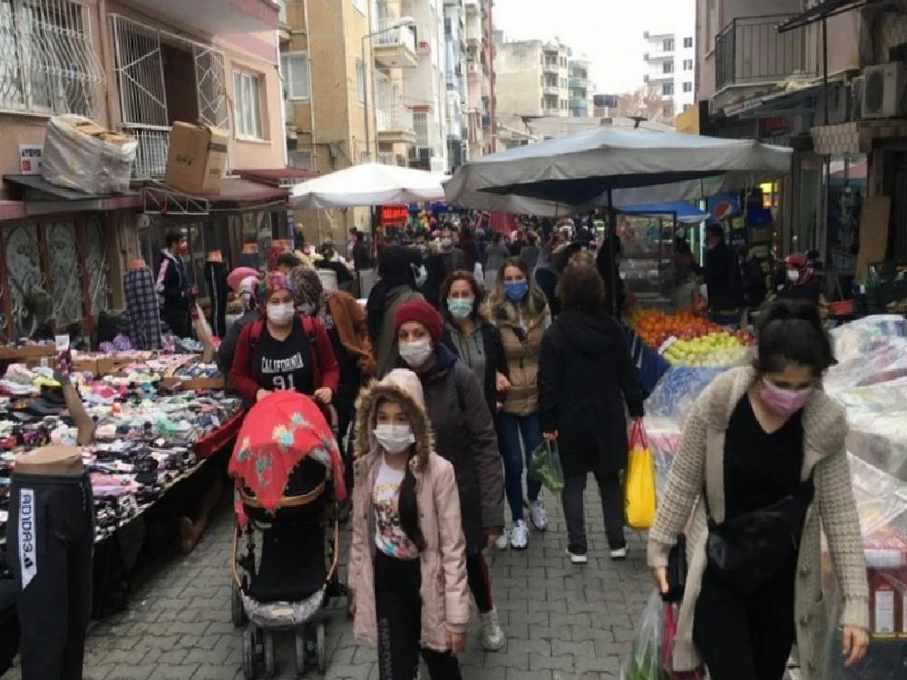 Sosyal mesafe, yılbaşı alışverişine yenik düştü