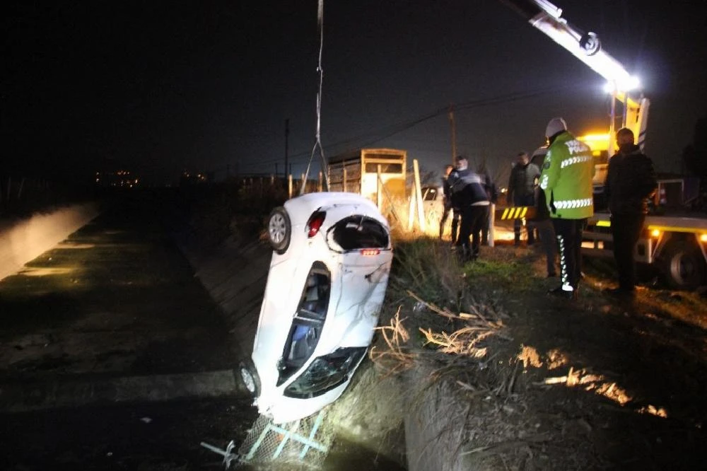 Sulama kanalına uçan otomobilin sürücüsü kayıplara karıştı