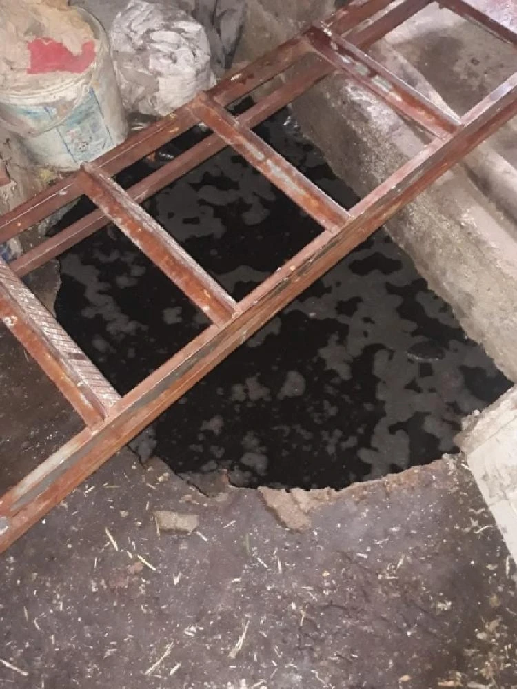 Talihsiz kadın 3 metrelik çukura düştü