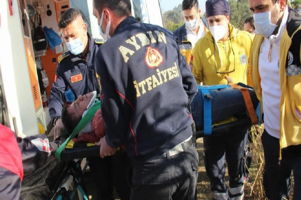 Tarlada çalışan çiftçi, Mergen çayına uçan sürücünün hayatını kurtardı