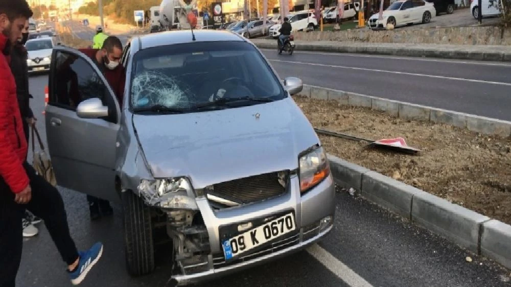 Yaya geçidinden geçen motosiklete otomobil çarptı: 1 ağır yaralı