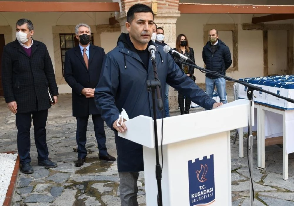 Başkan Günel, uzaktan eğitim öğren öğrencilere toplam 350 tablet dağıttı