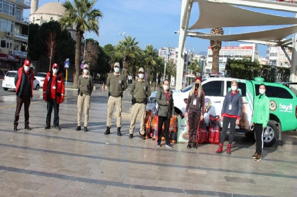 Can dostları elleri ile beslediler