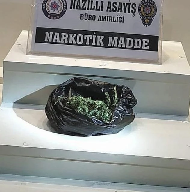Polis kavga diye gitti, uyuşturucu ele geçirdi