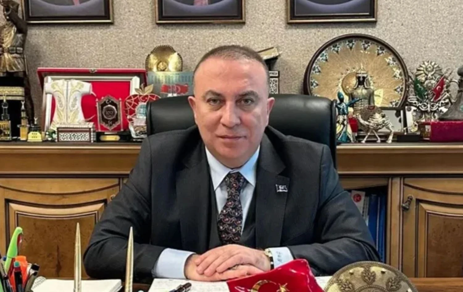 MHP Genel Başkan Yardımcısı İzzet Ulvi Yönter Görevinden İstifa Etti