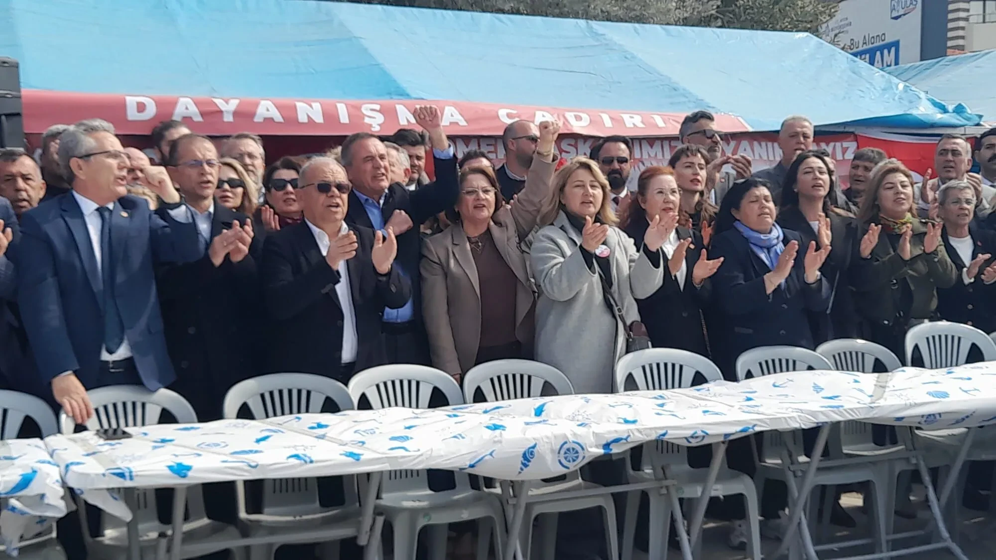 CHP Aydın Bayramlaşmasını Kuşadası’nda Dayanışma Çadırında Gerçekleştirdi