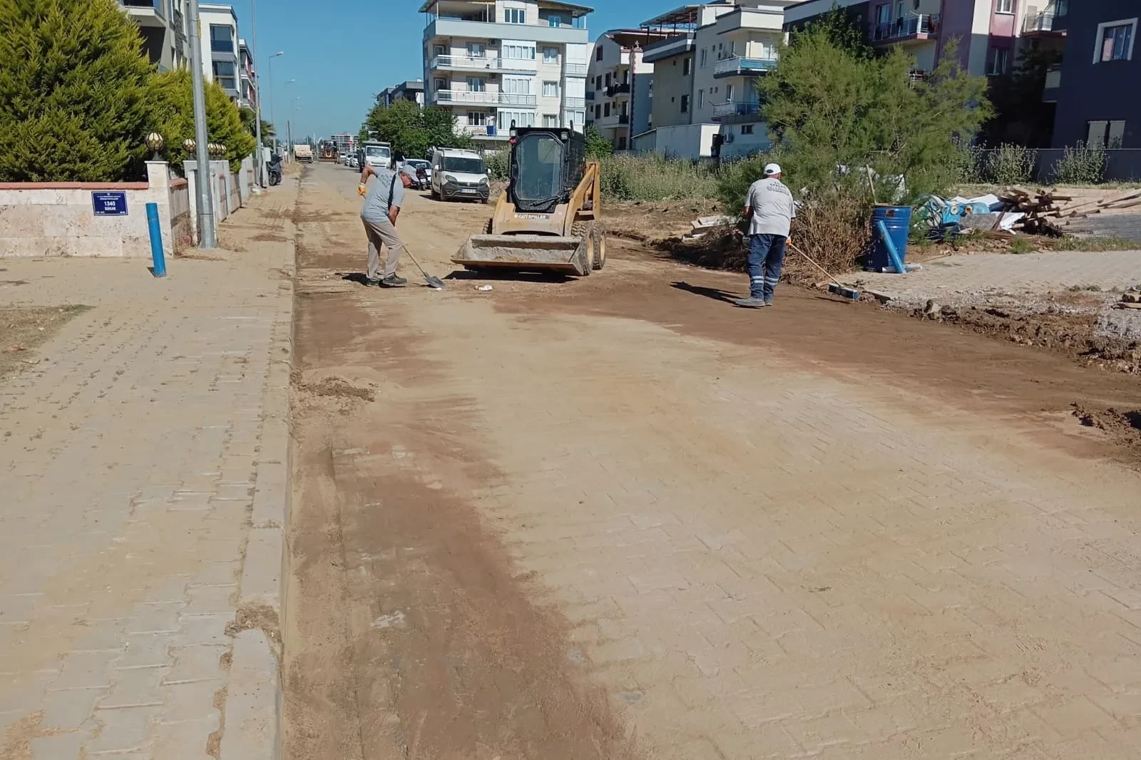 Efeler’de Çamur Deryasına Dönen Sokağa Anında Müdahale