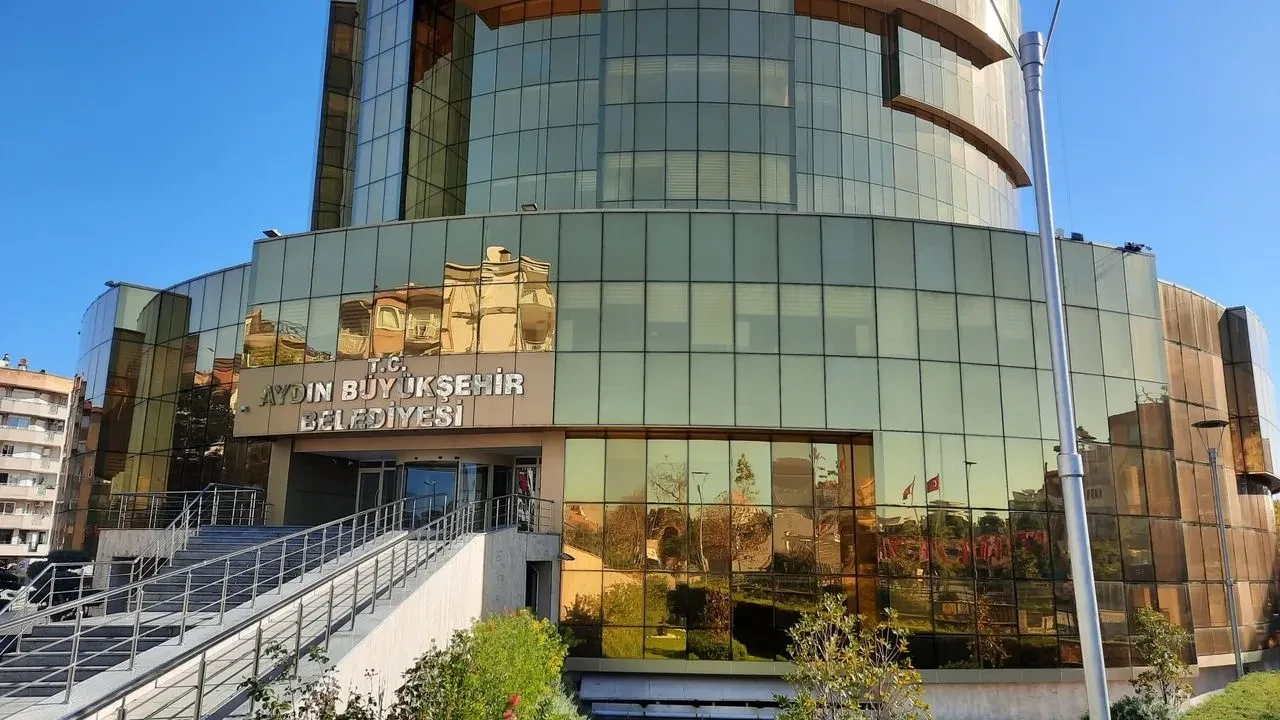 AK Parti’nin Rozet Töreni Açıklaması Tartışma Yarattı: CHP’den “Baskı ve Algı” iddiası