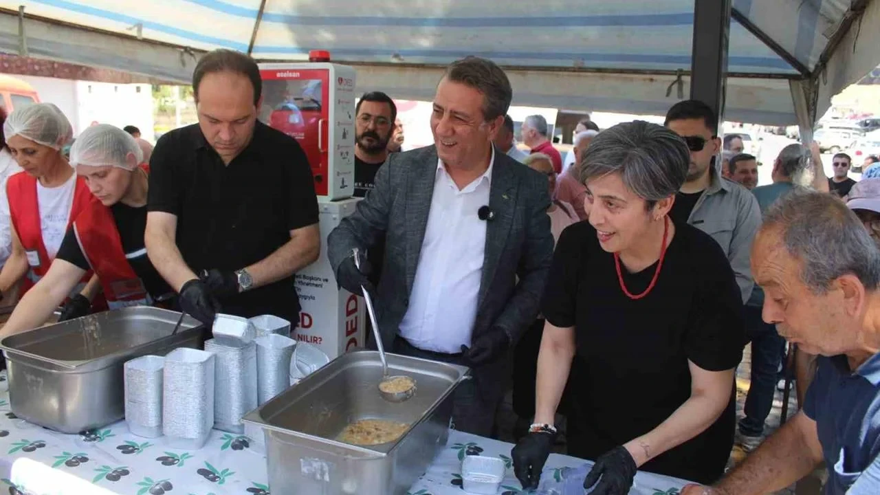 Efeler’de 3 bin kişilik aşure hayrı