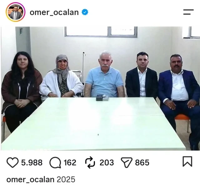 Abdullah Öcalan’ın Aile Görüşmesinden Fotoğraf Paylaşıldı