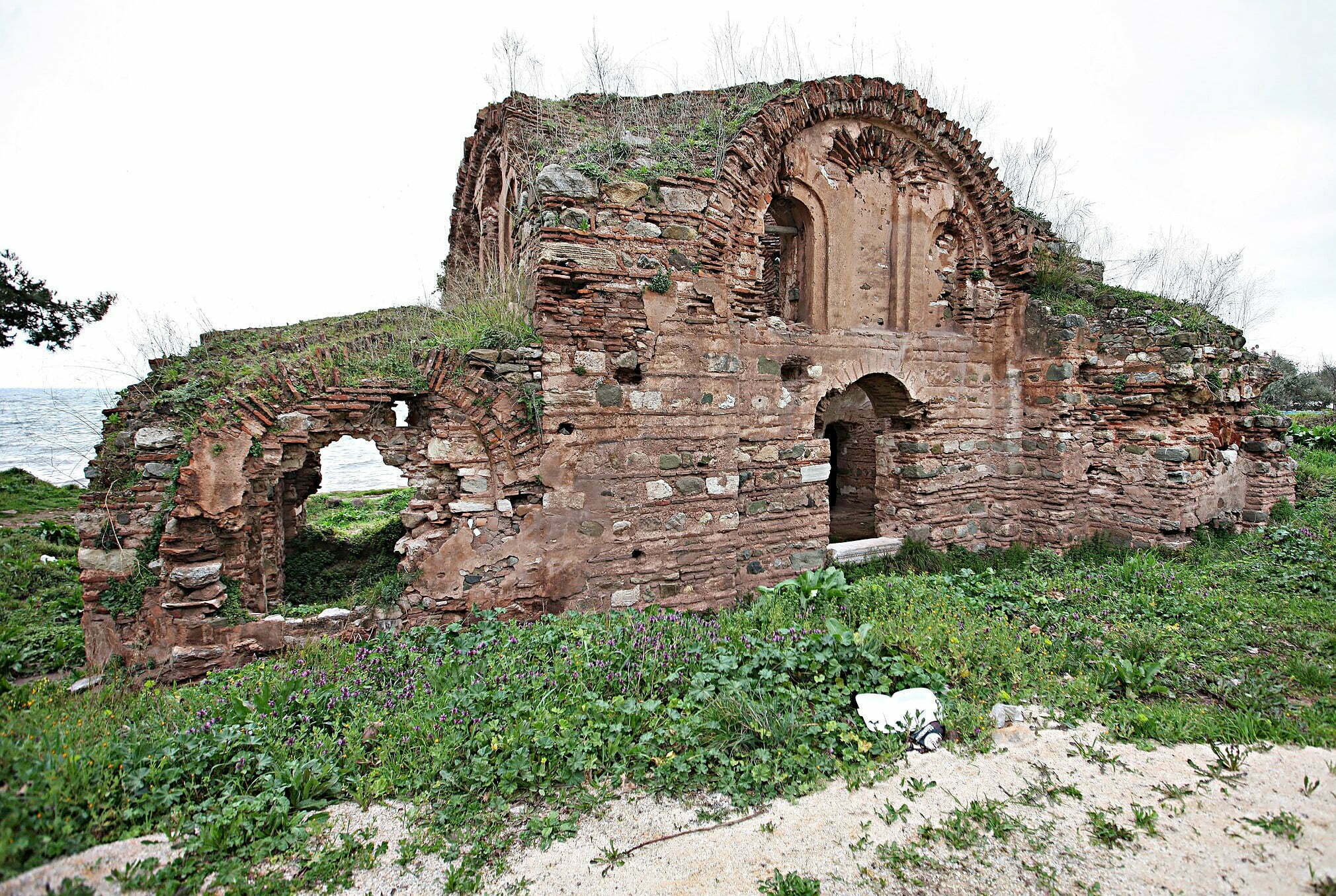 Davutlar Karacabey Kurşunlu Manastırı