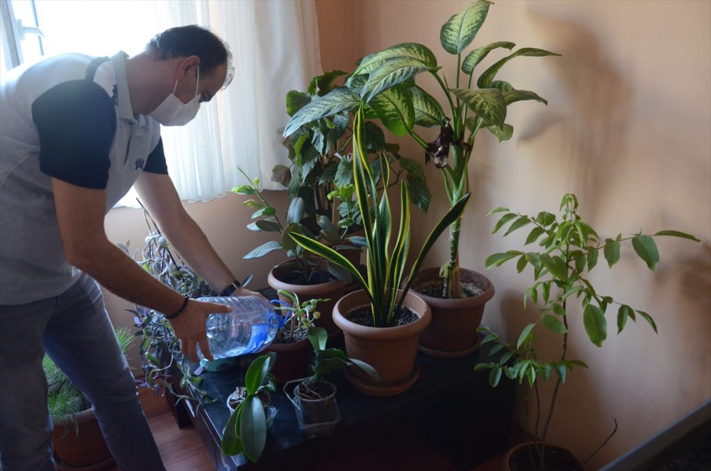 20200817 2 43921710 57471103 Web Koronavirüs, insanı ruhen ve bedenen yıpratıyor