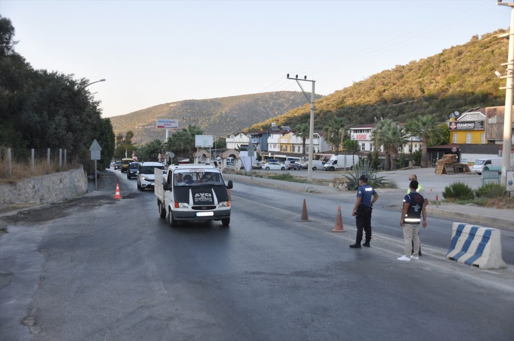 Kuşadası'nda 8 tur aracına ceza uygulandı 7 20200819 2 43955071 57516036 Web Kuşadası'nda 8 tur aracına ceza uygulandı