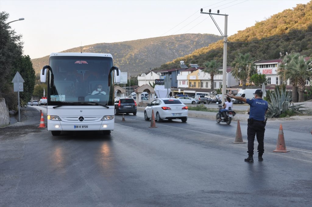 Kuşadası'nda 8 tur aracına ceza uygulandı 8 20200819 2 43955071 57516037 Web Kuşadası'nda 8 tur aracına ceza uygulandı