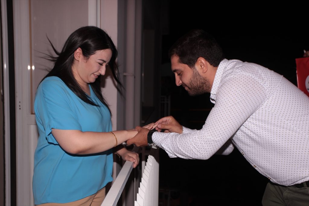 20200820 2 43967499 57533614 Web Aydın'da iş makinesi üzerinde evlilik teklifi