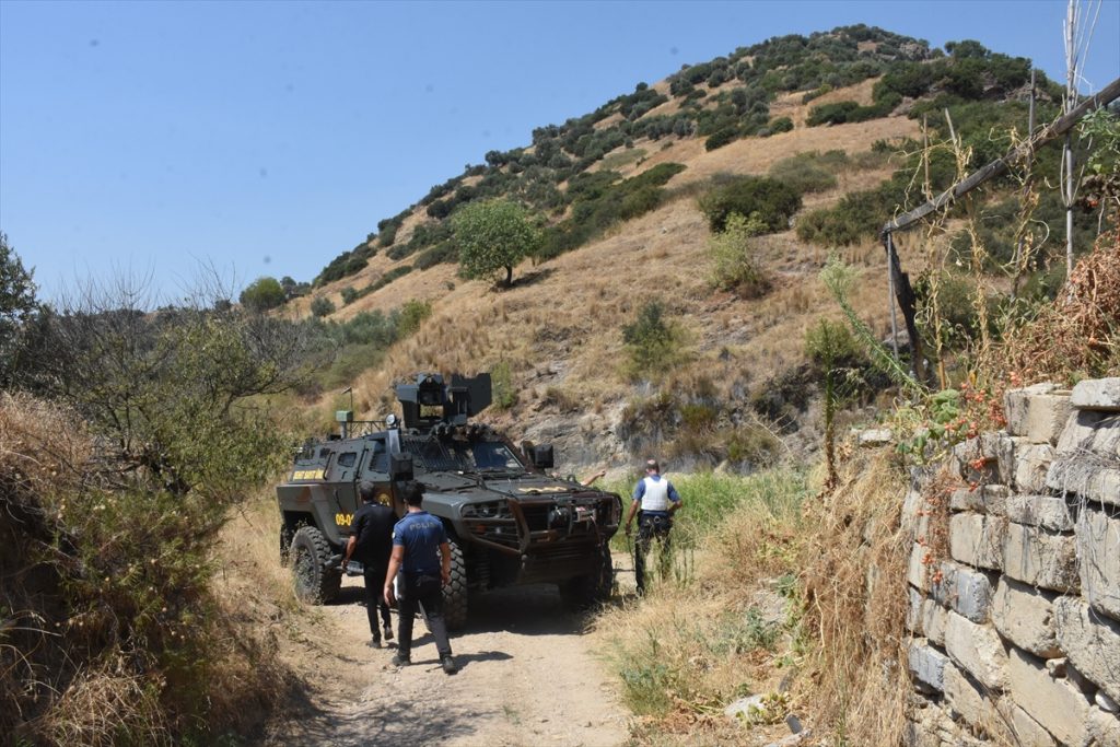 20200825 2 44046613 57663174 Web Aydın'da polise ateş edip kaçtığı öne sürülen şüpheli, kovalamaca sonucu yakalandı