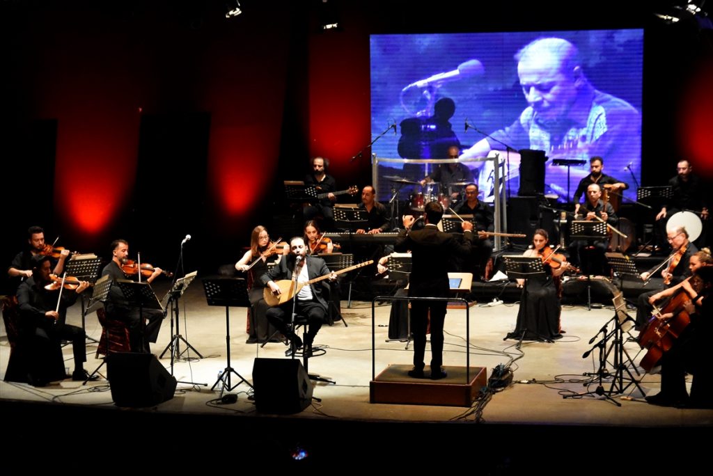 20200828 2 44099905 57742719 Web Bodrum'da "Senfoni ile Neşet Ertaş Türküleri" konseri