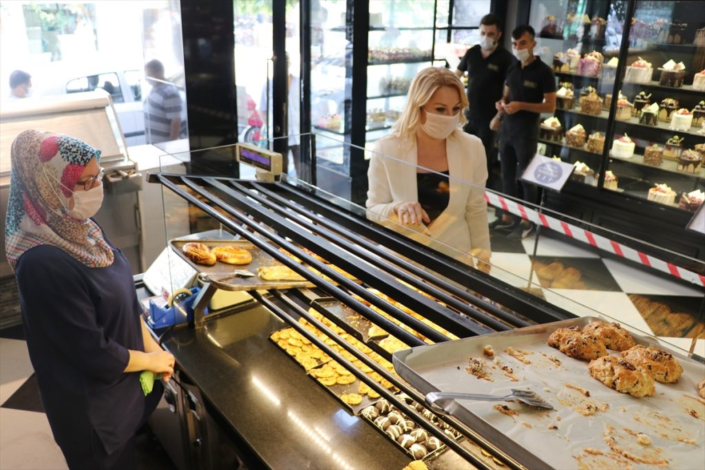 20200829 2 44102881 57747453 Web Kadın başkanla lokantalara "kadın eli" değdi