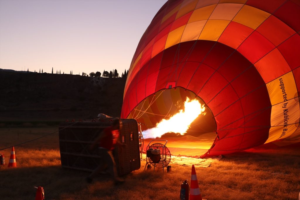20200830 2 44113305 57764795 Web Denizli'de sıcak hava balonları 30 Ağustos Zafer Bayramı için havalandı