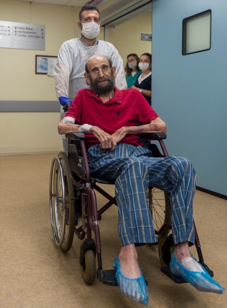 20200831 2 44135316 57804987 Web Tiyatrocu Uğurtan Sayıner, taburcu edildi