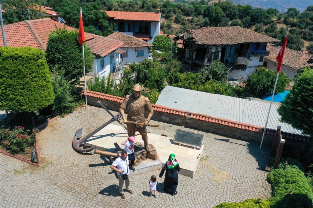 grafikli gemileri karadan yuruten turk denizci umur bey 9 gheFldFk Gemileri karadan yürüten Türk denizci: Umur Bey