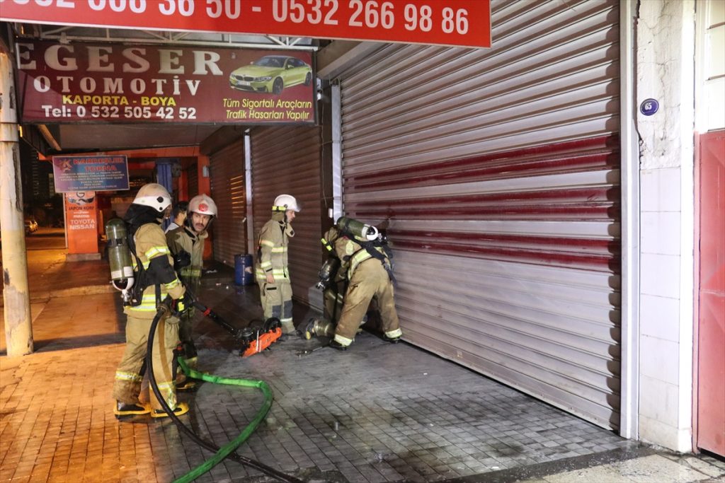 izmirde sanayide cikan yangin hasara neden oldu 7 3sUhGb8g İzmir'de sanayide çıkan yangın hasara neden oldu