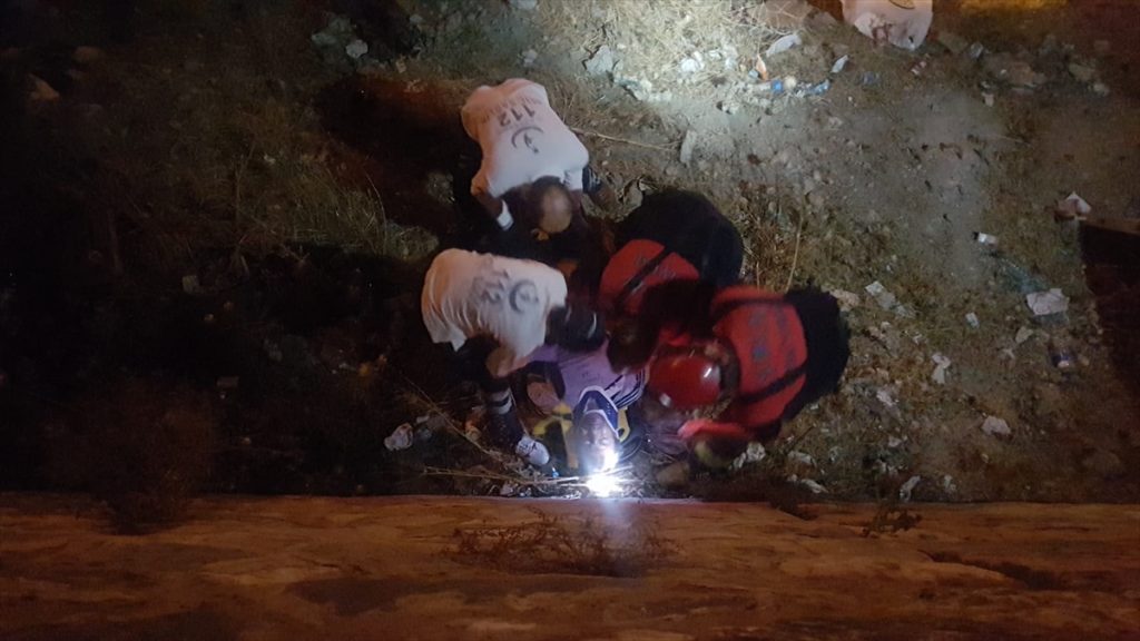 soke cayina dusen kisi itfaiye tarafindan kurtarildi 1 Söke Çayı'na düşen kişiyi itfaiye kurtardı