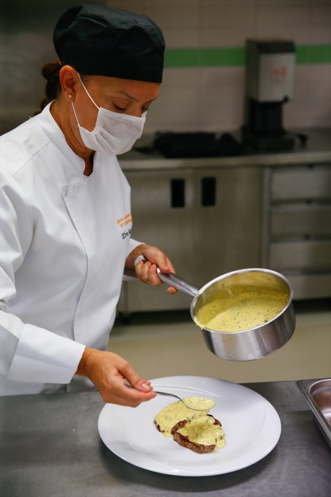 yaslisin diyerek dershaneye almadiklari ogrenci universiteden yuksek serefle mezun oldu 10 l2Li7pAH "Yaşlısın" diyerek dershaneye almadıkları öğrenci Yüksek şeref listesine girdi.